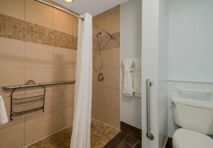 Econo Inn & Suites - 8