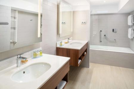 Hilton Garden Inn Bucharest - 8
