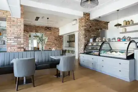Ivanhoe Inn and - 24