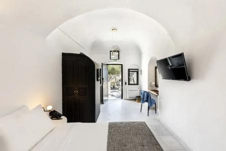 Pearl of Caldera Oia - Boutique by Pearl Collection - 100