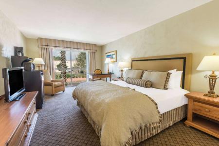 Ramada by Wyndham & Conference Center - 4