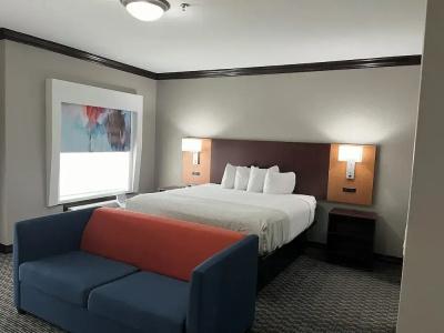 Hawthorn Suites by Wyndham - 51