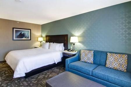 Hampton Inn & Suites by Hilton-Airport - 45
