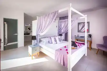 Mar n Mar Crown-Suites - 90