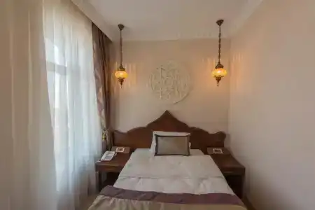Kaya Ninova - 30