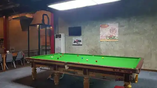 One Four Seven & Snooker Bar - 11