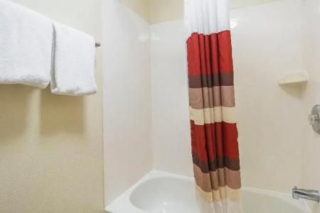 Red Roof Inn Plus + Phoenix West - 45