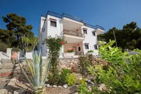 Pefkides Aegina Boutique - 27