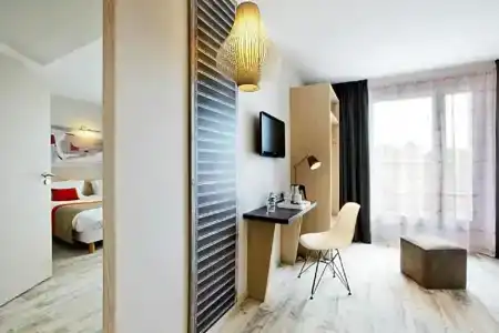 Kyriad Prestige Vannes Centre-Palais des Arts - 58