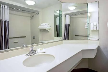 La Quinta by Wyndham Tucson Airport - 37