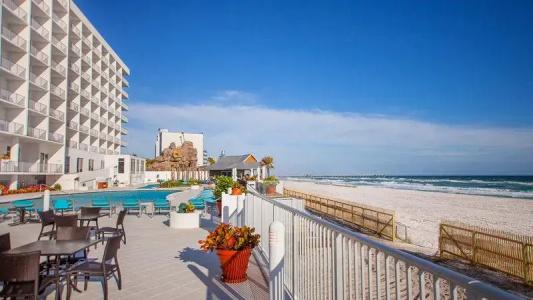 Holiday Inn Express & Suites Beach Beachfront by IHG - 52
