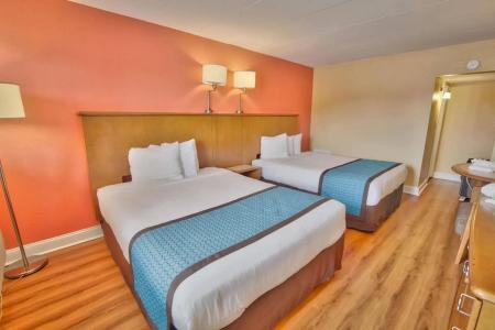 Seashire Inn & Suites - 1