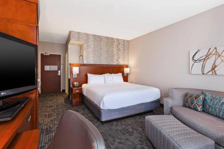 Courtyard by Marriott Downtown - 2