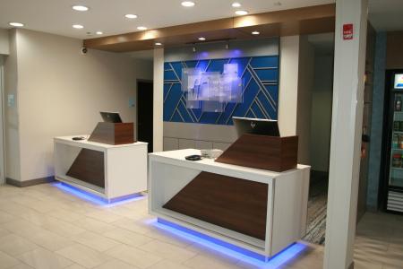 Holiday Inn Express & Suites West - 47
