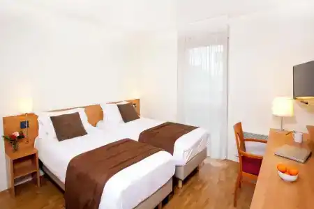 Séjours & Affaires Longs Champs - 27