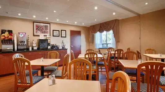 Best Western Plus Inn & Suites - 32