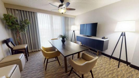 Embassy Suites by Hilton Will Rogers Airport - 17