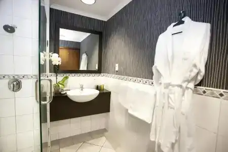 Distinction Coachman, - 70