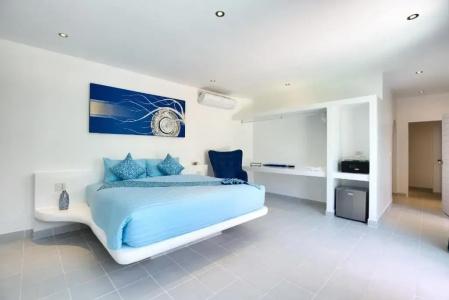 La Perle Luxury Boutique - 28