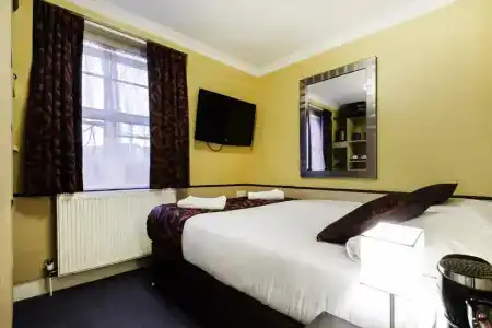 Tudor Court - 94