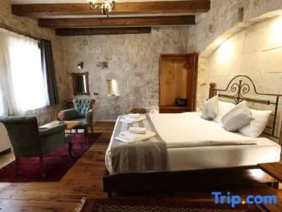 Sarnich Cave Suites - 94