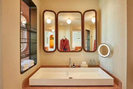 The Standard, Bangkok Mahanakhon - 66