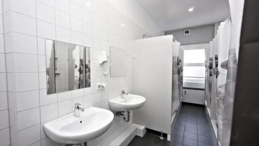 Low Budget Hostel - 26
