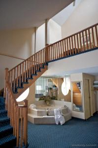 Monte Carlo Inn - 11