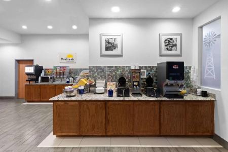 Days Inn & Suites by Wyndham Medical Center - 16