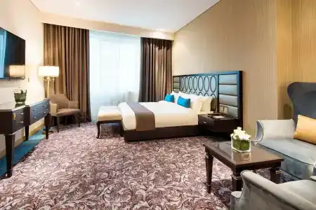Golden Tulip - 72