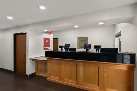 Comfort Inn & Suites - 25
