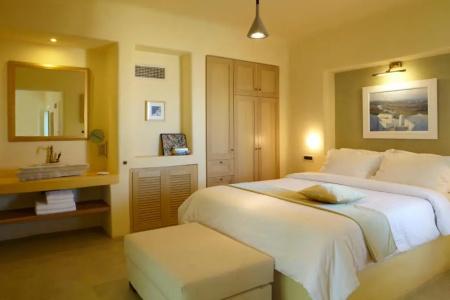 Voreina Gallery Suites - 93