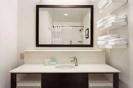 Hampton Inn - Colchester - 45