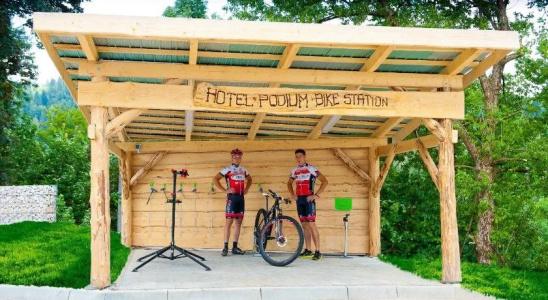 Podium - 30
