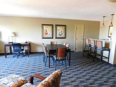 Days by Wyndham Near Phoenix - 43