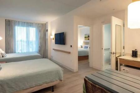 Universal’s Endless Summer Resort – Dockside Inn and Suites - 8