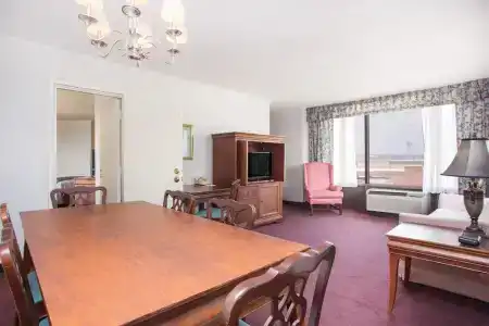 Ramada by Wyndham Downtown & Conference Center - 21