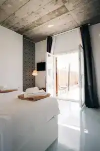 Mesanto Luxury Suites - 21
