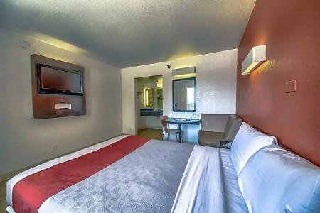 6 San Antonio, Tx Six Flags Fiesta Tx - La Cantera Area - 23