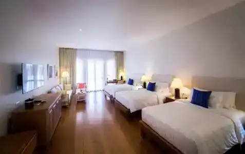 Le Menara Khao Lak beachfront Villa & Resort - 1
