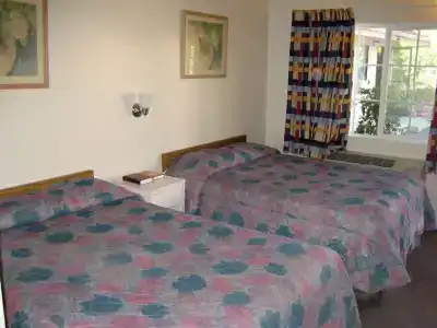 Hollywood La Brea Inn - 2