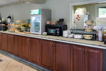 Quality Inn Little Creek - 23