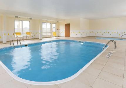 Fairfield Inn & Suites - 14