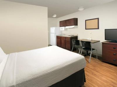 WoodSpring Suites - 13