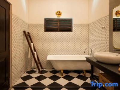 The Elephant Stables - 157