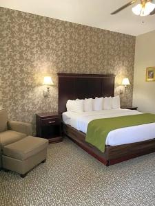 Quality Inn South - 72