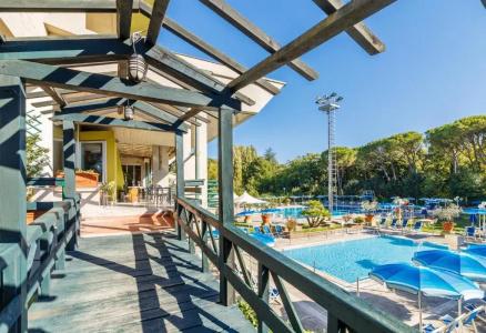 Country Club - 22