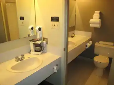 Heritage Inn & Convention Centre - - 27