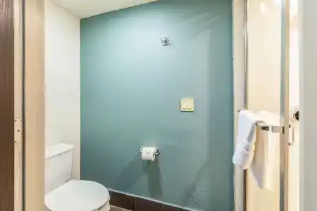 Quality Inn - 6