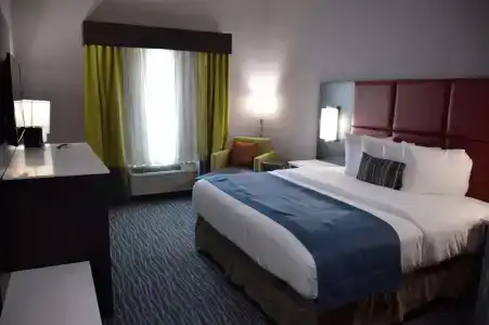 Best Western Plus Airport Inn & Suites - 42